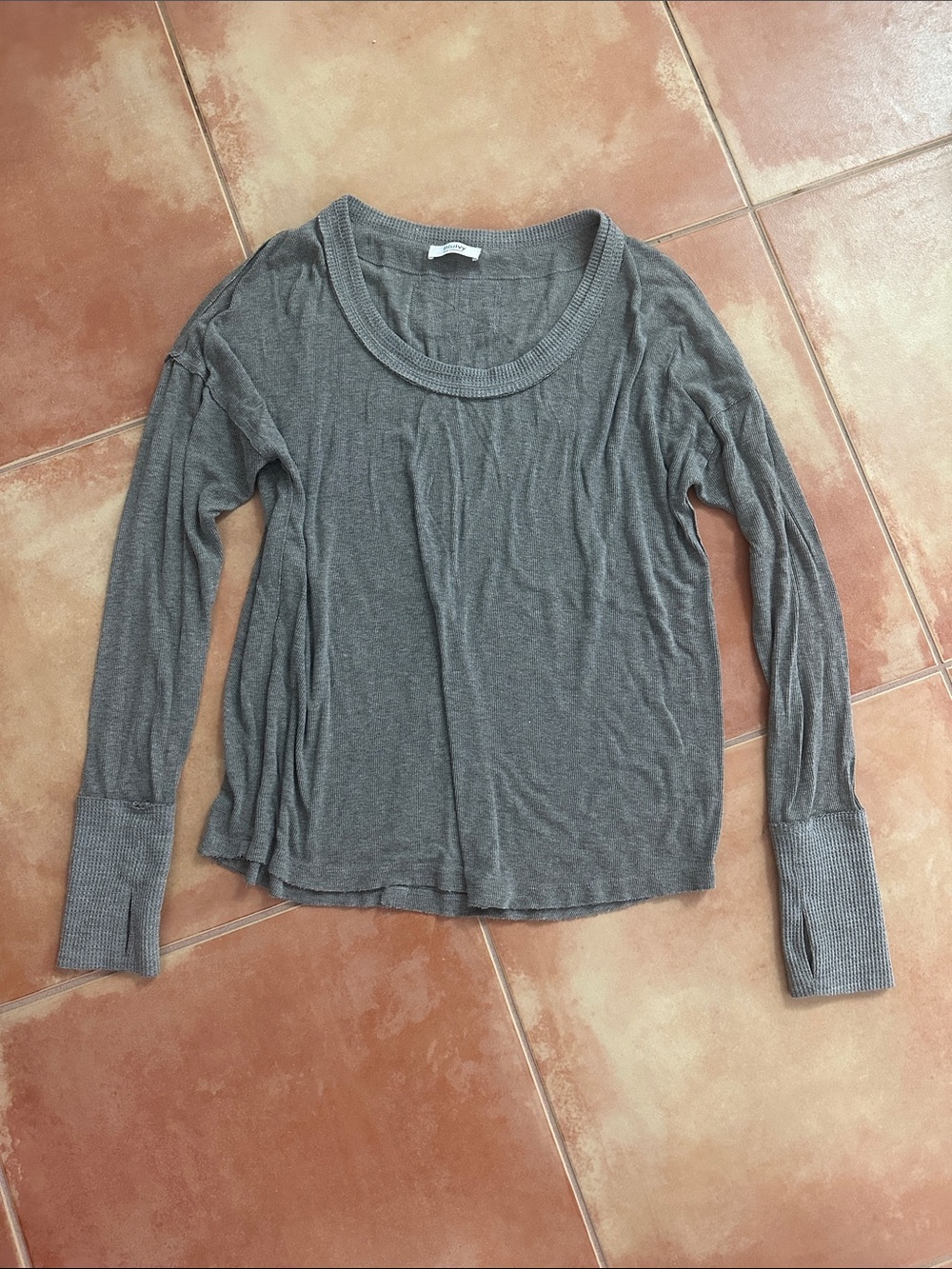 Bluivy Scoop Neck Long-Sleeve Top - Gray